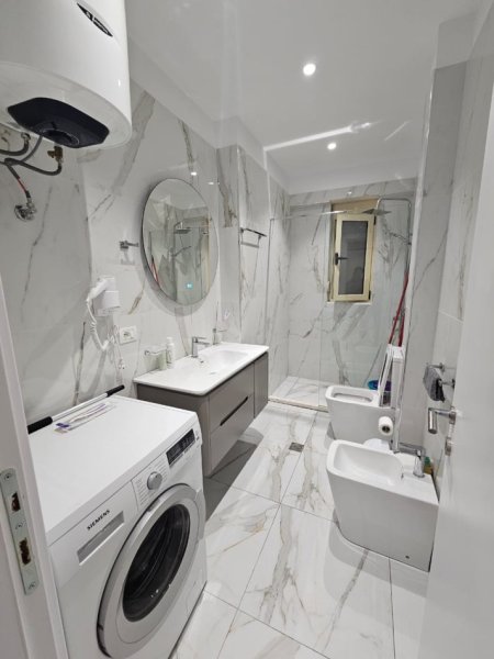 Vlore, jepet me qera nga Pronari, pa-komision apartament 1+1+Ballkon Kati 5, 65 m² 450 € (Lungomare)