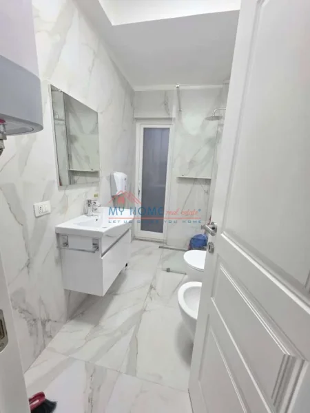 Tirane, jepet me qera zyre Kati 2, 110 m² 800 € (Rruga e Kavajes)