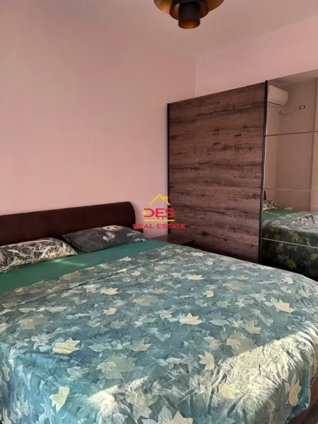 Vlore, jepet me qera apartament 3+1+Ballkon Kati 8, 170 m² 400 € (Rruga Pelivan Leskaj)