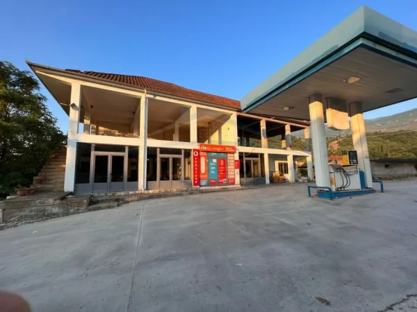 Librazhd, jepet me qera ambjent biznesi , 495 m² 1.500 € (Qukes)