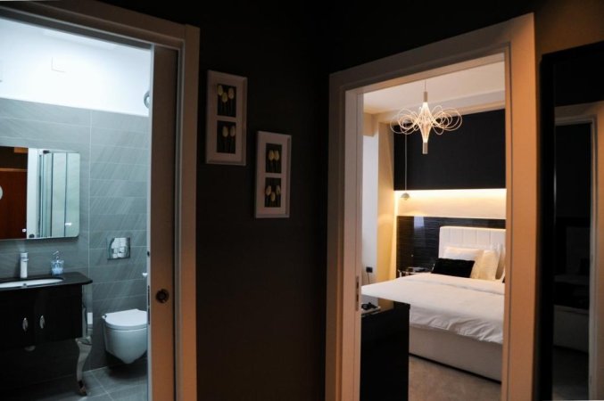 Tirane, jepet me qera apartament 2+1+Ballkon Kati 8, 96 m² 950 € (Bllok)