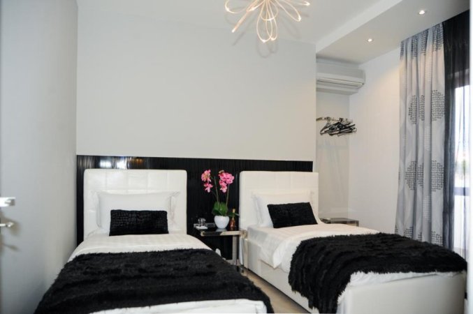 Tirane, jepet me qera apartament 2+1+Ballkon Kati 8, 96 m² 950 € (Bllok)