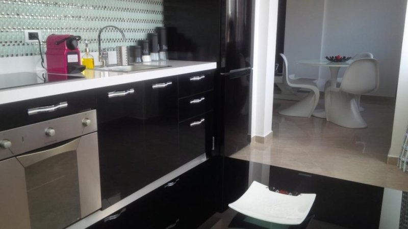 Tirane, jepet me qera apartament 2+1+Ballkon Kati 8, 96 m² 950 € (Bllok)