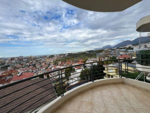 Tirane, jepet me qera apartament 2+1+Ballkon Kati 4, 94 m² 480 € (Shkoze)