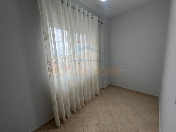 Tirane, jepet me qera apartament 2+1+Ballkon Kati 4, 94 m² 480 € (Shkoze)