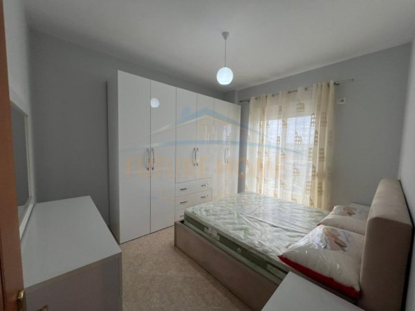 Tirane, jepet me qera apartament 2+1+Ballkon Kati 4, 94 m² 480 € (Shkoze)