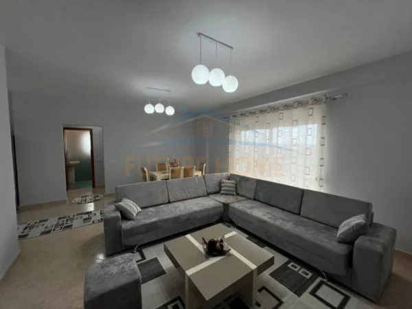 Tirane, jepet me qera apartament 2+1+Ballkon Kati 4, 94 m² 450 € (Shkoze)
