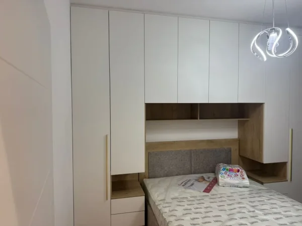 Tirane, jepet me qera apartament 1+1 Kati 5, 