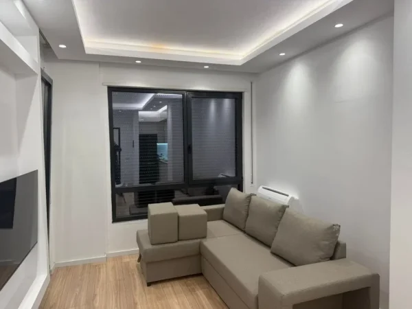 Tirane, jepet me qera apartament 1+1 Kati 5, 