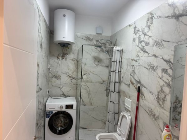 Tirane, jepet me qera apartament 1+1 Kati 5, 