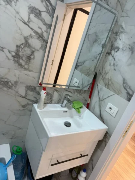 Tirane, jepet me qera apartament 1+1 Kati 5, 