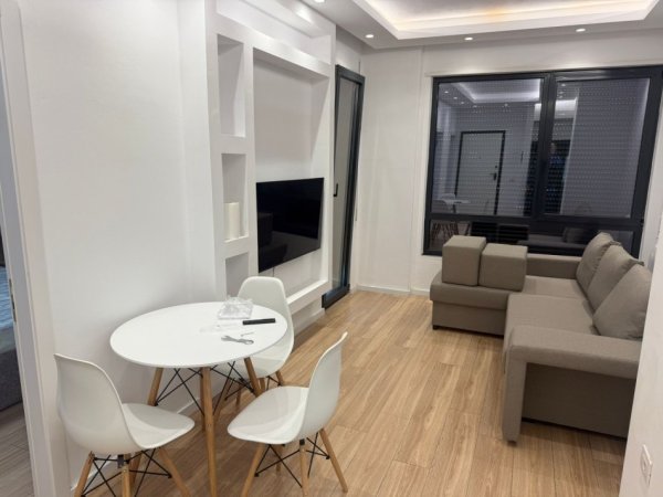 Tirane, jepet me qera apartament 1+1 Kati 5, 