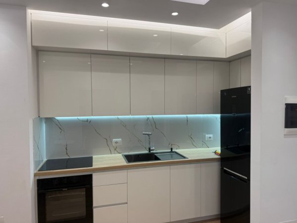 Tirane, jepet me qera apartament 1+1 Kati 5, 