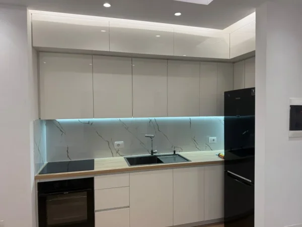 Tirane, jepet me qera apartament 1+1 Kati 5, 