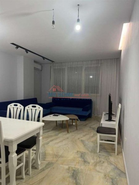 Tirane, jepet me qera apartament 2+1+Ballkon Kati 8, 118 m² 550 € 