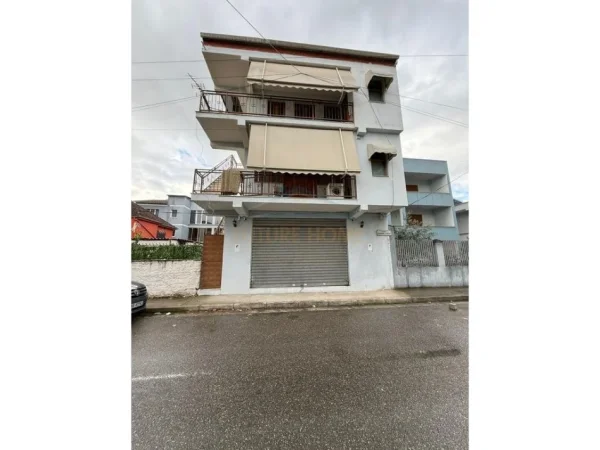 Tirane, shitet Vile 3 Katshe , 109 m² 175.000 € (Ish Fusha e Aviacionit)