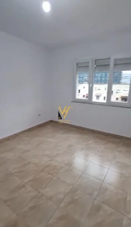 Tirane, shitet apartament 1+1+Ballkon Kati 5, 57 m² 130.000 € (RRUGA E KAVAJES)