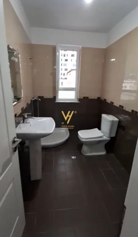 Tirane, shitet apartament 1+1+Ballkon Kati 5, 57 m² 130.000 € (RRUGA E KAVAJES)