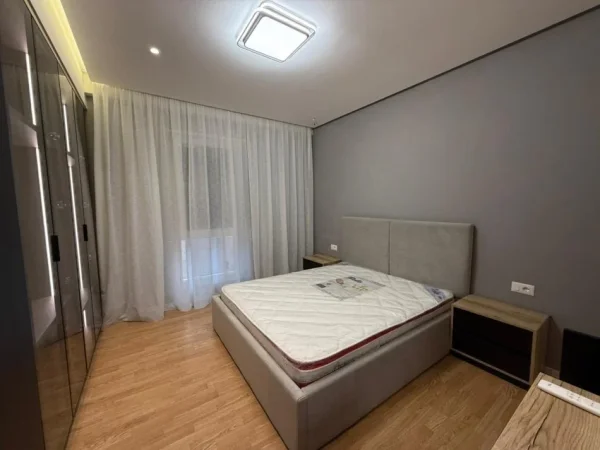 Tirane, jepet me qera apartament 2+1+Ballkon Kati 3, 90 m² 1.200 € (Rruga e Dibres/Selvia)