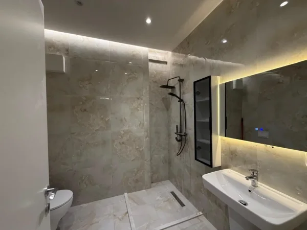 Tirane, jepet me qera apartament 2+1+Ballkon Kati 3, 90 m² 1.200 € (Rruga e Dibres/Selvia)