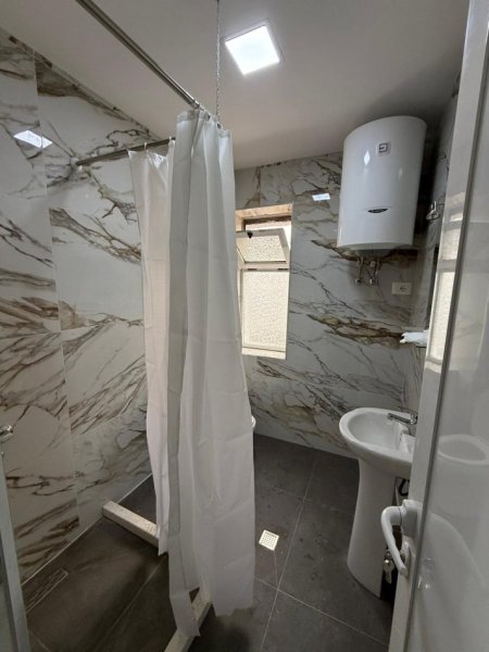 Tirane, jepet me qera apartament 1+1 Kati 1, 58 m² 550 € (Rruga Bardhyl)