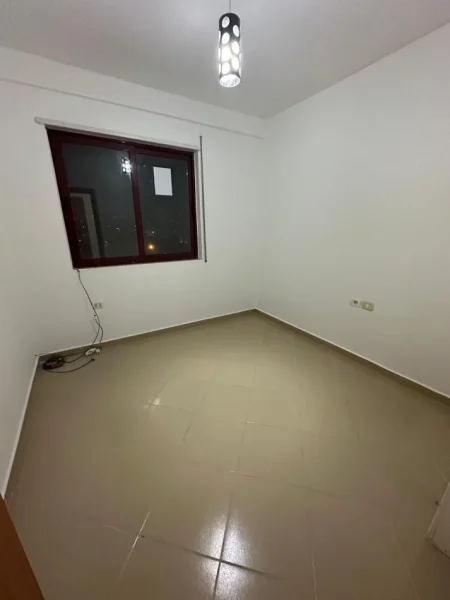 Tirane, jepet me qera apartament 3+1+Ballkon Kati 6, 130 m² 600 € (Rruga e Dibres,tek Kompleksi Halili)