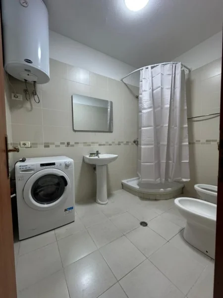 Tirane, jepet me qera apartament 3+1+Ballkon Kati 6, 130 m² 600 € (Rruga e Dibres,tek Kompleksi Halili)