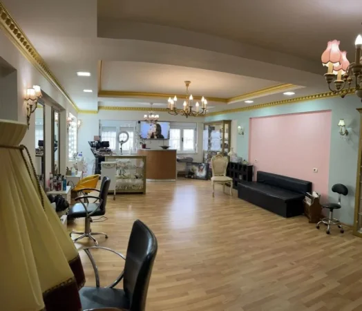 Tirane, jepet me qera Kati 2, 130 m² 1.500 € (Piazza/Rruga Sulejman Pasha)