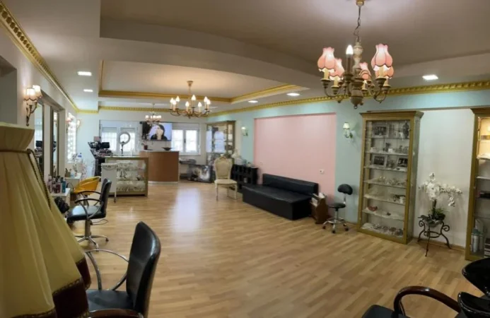 Tirane, jepet me qera Kati 2, 130 m² 1.500 € (Piazza/Rruga Sulejman Pasha)