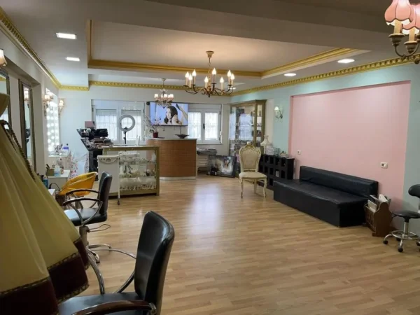 Tirane, jepet me qera Kati 2, 130 m² 1.500 € (Piazza/Rruga Sulejman Pasha)