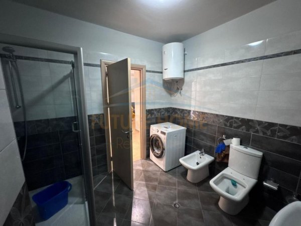 Tirane, jepet me qera apartament 3+1 , 125 m² 750 € (Rruga Peti)