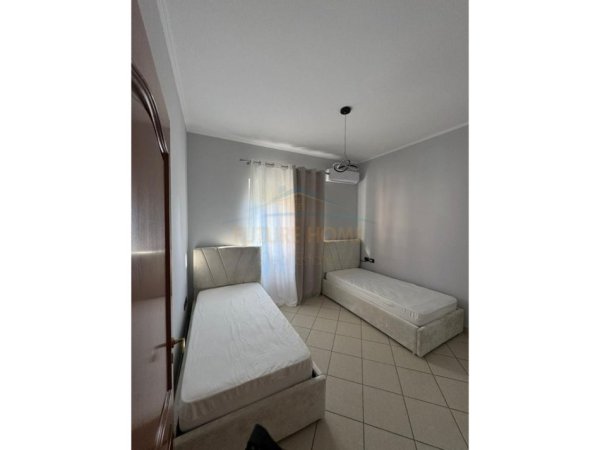 Tirane, jap me qera apartament 3 Katshe , 200 m² 600 € (Rruga Dalip Topi, Fresku)