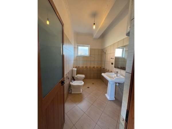 Tirane, jap me qera apartament 3 Katshe , 200 m² 600 € (Rruga Dalip Topi, Fresku)