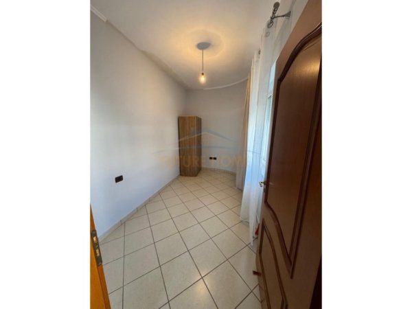 Tirane, jap me qera apartament 3 Katshe , 200 m² 600 € (Rruga Dalip Topi, Fresku)