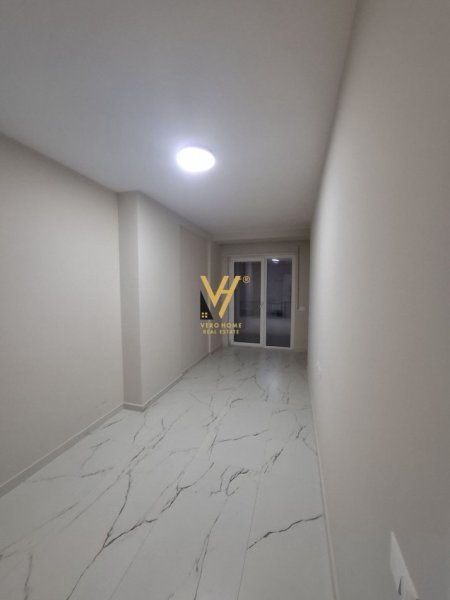 Tirane, jepet me qera apartament 2+1+Ballkon Kati 5, 100 m² 1.000 € (QENDER)
