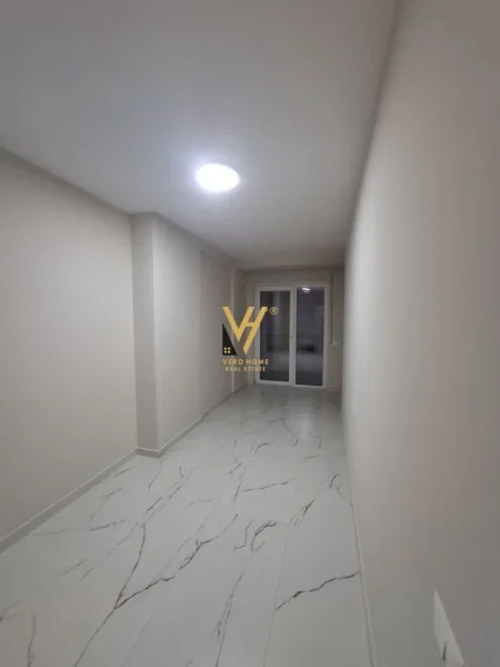 Tirane, jepet me qera apartament 2+1+Ballkon Kati 5, 100 m² 1.000 € (QENDER)