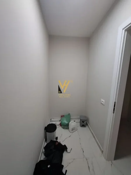 Tirane, jepet me qera apartament 2+1+Ballkon Kati 5, 100 m² 1.000 € (QENDER)