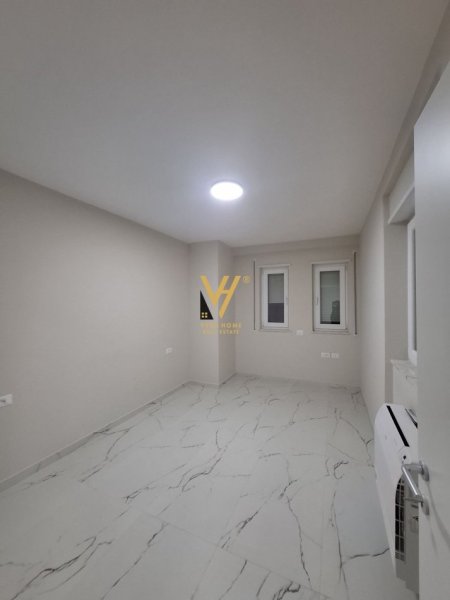 Tirane, jepet me qera apartament 2+1+Ballkon Kati 5, 100 m² 1.000 € (QENDER)