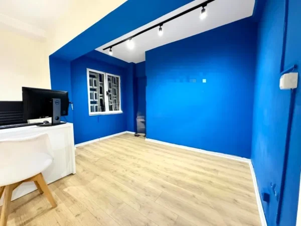 Tirane, jepet me qera zyre Kati 1, 110 m² 1.100 € (piazza)