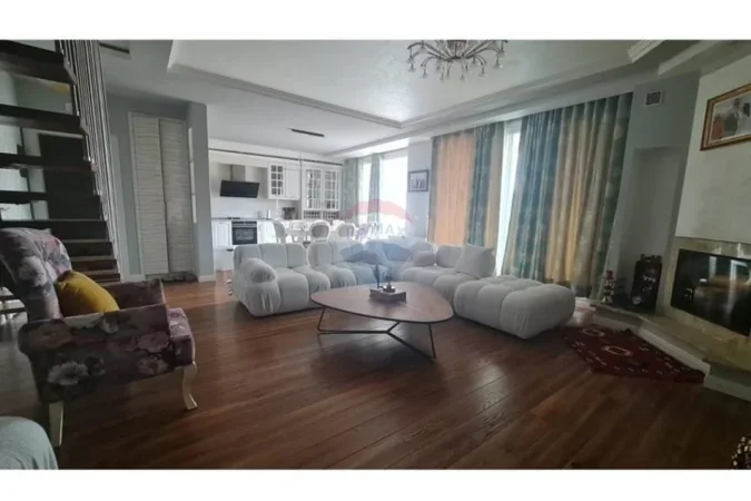 Tirane, jepet me qera apartament duplex 2+1 Kati 2, 140 m² 1.400 € 