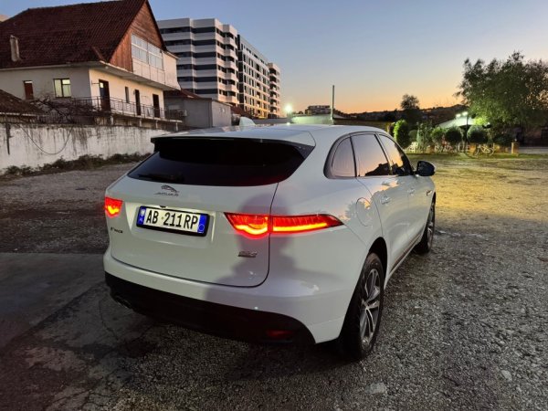 Tirane, shes SUV Jaguar F-Pace Nafte, e bardhë automatik Klima 199.000 km 21.700 €