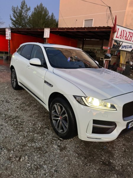 Tirane, shes SUV Jaguar F-Pace Nafte, e bardhë automatik Klima 199.000 km 21.700 €
