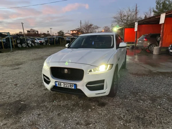 Tirane, shes SUV Jaguar F-Pace Nafte, e bardhë automatik Klima 199.000 km 21.700 €