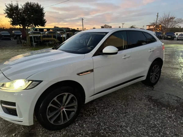 Tirane, shes SUV Jaguar F-Pace Nafte, e bardhë automatik Klima 199.000 km 21.700 €