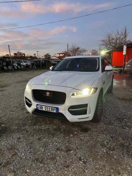 Tirane, shes SUV Jaguar F-Pace Nafte, e bardhë automatik Klima 199.000 km 21.700 €