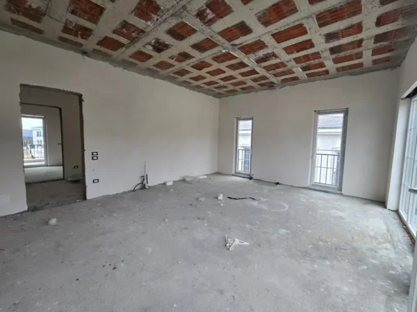 Tirane, shitet Vile 5+1+Ballkon Kati 2, 512 m² (teg)