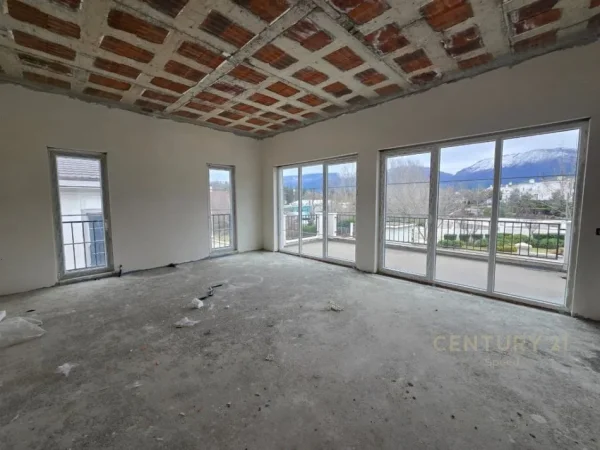 Tirane, shitet Vile 5+1+Ballkon Kati 2, 512 m² (teg)