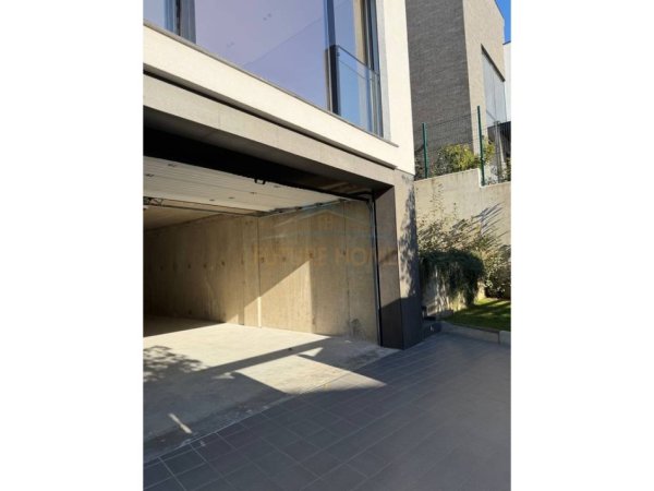 Tirane, jepet me qera Vile 2 Katshe Kati 0, 500 m² 3.000 € (TEG)