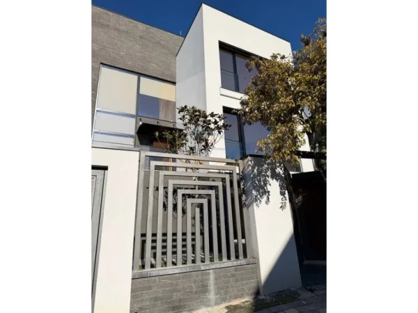 Tirane, jepet me qera Vile 2 Katshe Kati 0, 500 m² 3.000 € (TEG)