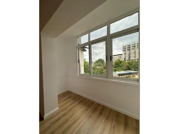 Tirane, shitet apartament 1+1 Kati 5, 62 m² 87.000 € (Fresk)